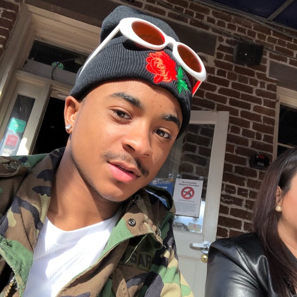 Meet your Posher, Adonis - Picture 1 of 1